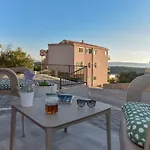 Deluxe 3*